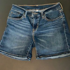 Levi’s Midi Dark Wash Short